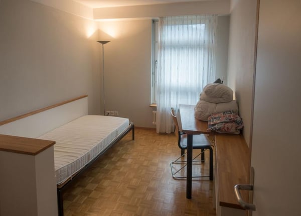 Möbliertes 1-Zimmer-Studio in Glarus zu vermieten 3