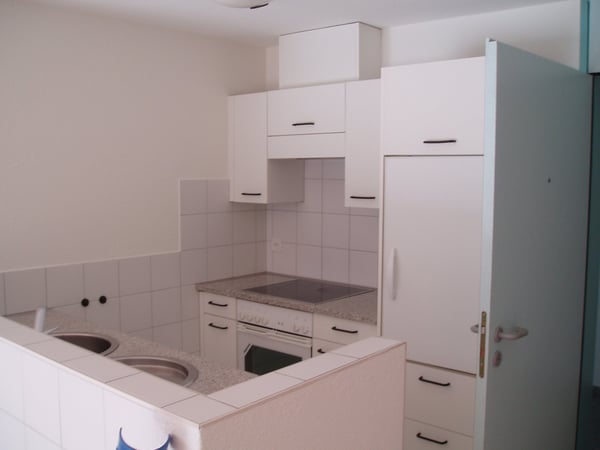 Sehr schöne 2.5-Zimmer-Wohnung - im Zentrum von Glarus 3