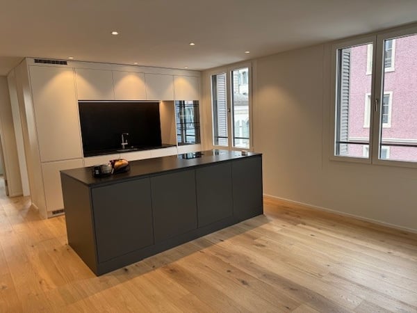 Helle 3.5-Zimmer-Wohnung mit Balkon an zentraler Lage in Glarus inkl. Parkplatz 2