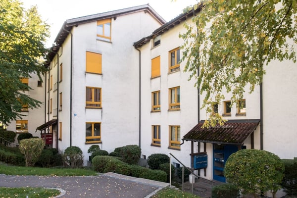 Helle 1.5-Zimmer-Wohnung mit Balkon und Garage in Schänis 1
