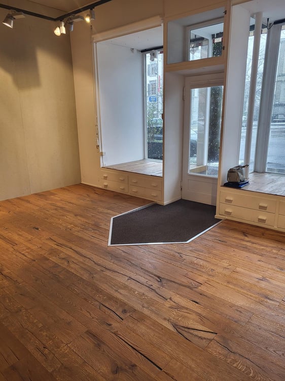 Ladenlokal an sehr attraktiver Lage inmitten von Glarus 2