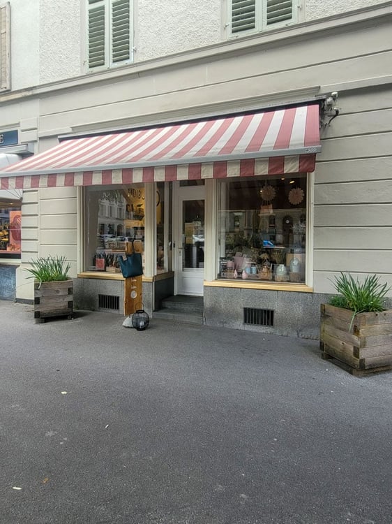 Ladenlokal an sehr attraktiver Lage inmitten von Glarus 1