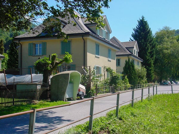 Charmantes Doppeleinfamilienhaus mit Garten 1