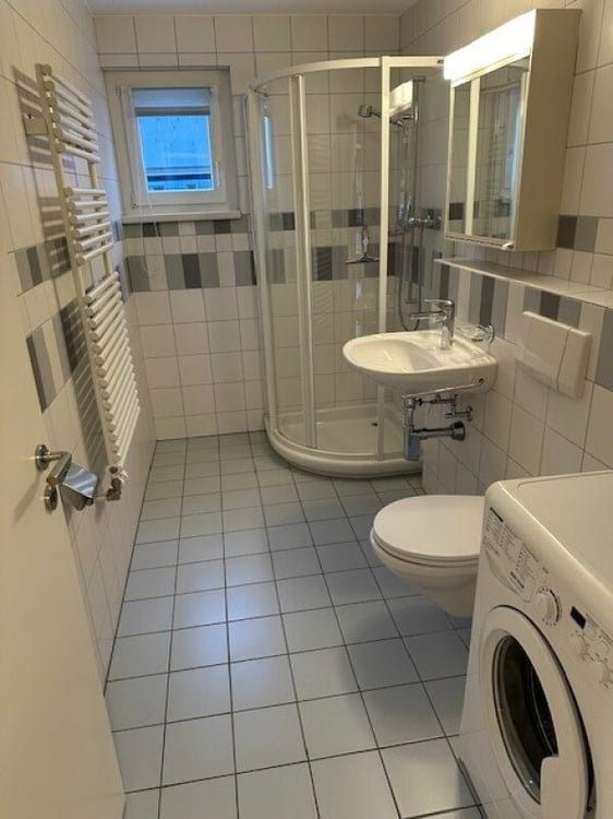 Moderne und grosszügige Wohnung im 2. OG 8