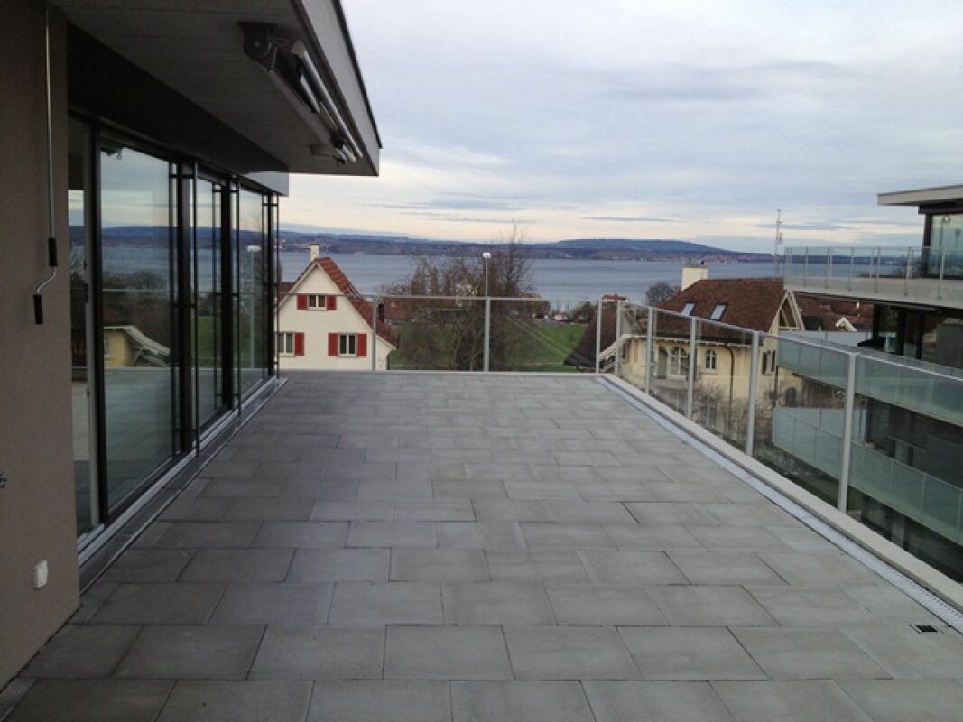 Bild Exklusive, sonnige Attikawohnung mit umlaufender Terrasse und Seesicht