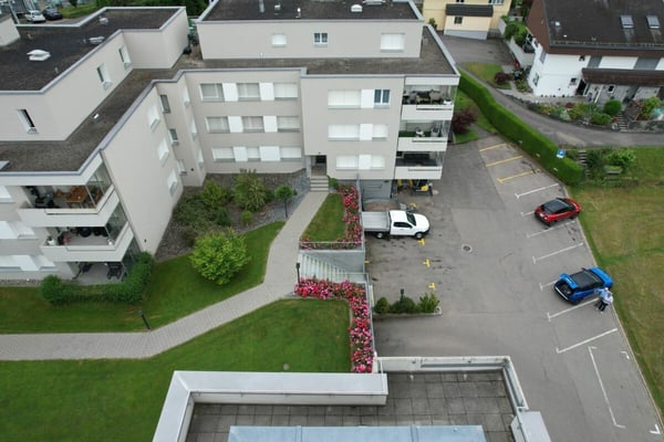 Grosse + ruhige 3,5 Zimmer-Wohnung 2