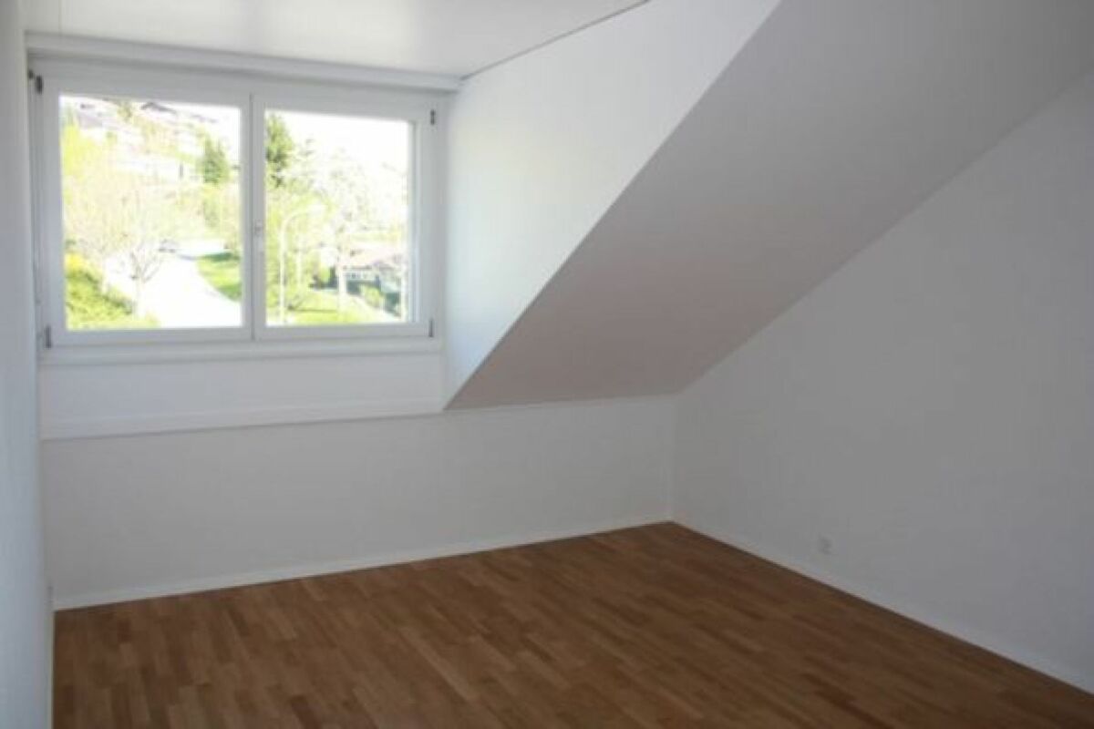 Sonnige 4.5-Zimmer-Dachwohnung mit Eigentumswohnungsstandard