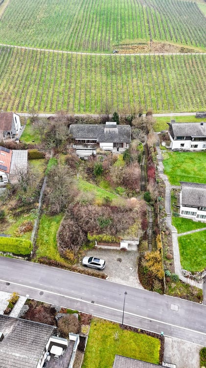 Repräsentatives 1½-Zimmer-Einfamilienhaus – Exklusives Wohnen am sonnigen Rebhang 1