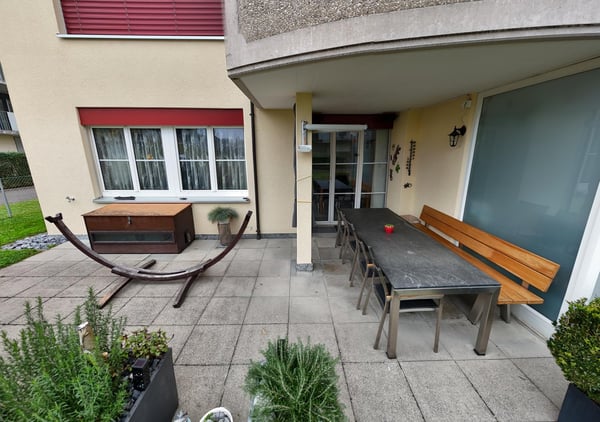 Glücklich wohnen: 2.5-Zi-Wohnung mit grossem 30 m² Sitzplatz 2