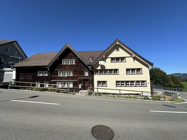 Herisau – Wohn- und Gewerbeobjekt: Zwei Häuser mit 3 Wohnungen 1