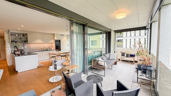 Attraktive  1.5-Zimmerwohnung mit Loggia am See 1