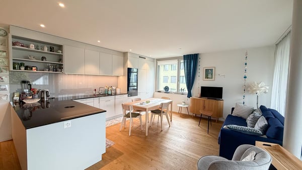 Attraktive  1.5-Zimmerwohnung mit Loggia am See 2