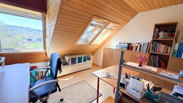 Grandioses 6.5-Zimmer-Doppeleinfamilienhaus mit idyllischem Grundstück 13