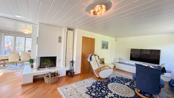 Grandioses 6.5-Zimmer-Doppeleinfamilienhaus mit idyllischem Grundstück 7