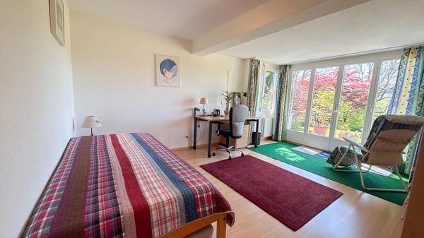 Grandioses 6.5-Zimmer-Doppeleinfamilienhaus mit idyllischem Grundstück 11