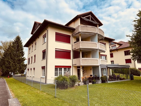 Lichtdurchflutete 4.5-Zimmer Gartenwohnung mit grossem Sitzplatz / glücklich wohnen 1