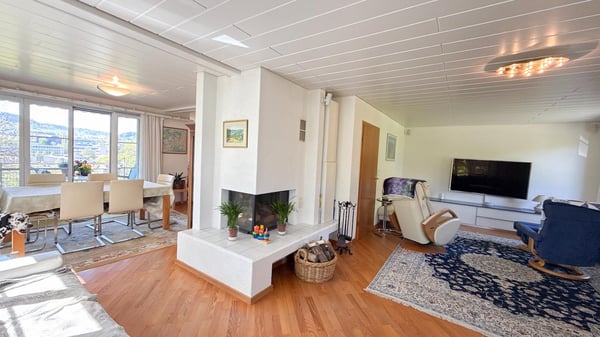 Grandioses 6.5-Zimmer-Doppeleinfamilienhaus mit idyllischem Grundstück 6