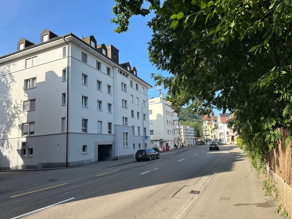 Schicke 3 1/2-Zi. Stadtwohnung mit grossem Balkon - BANKEN geprüft 1