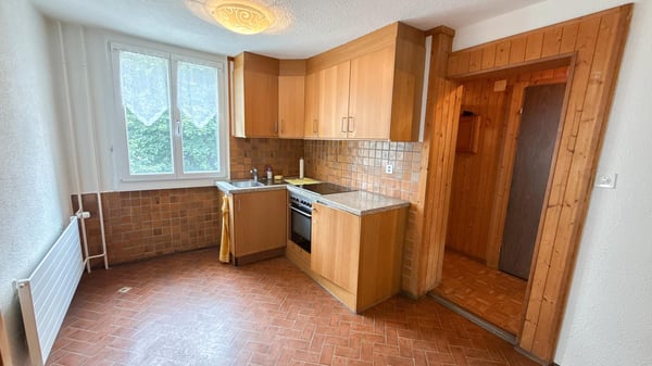 Spannendes Zweifamilienhaus mit 4 Garagenplätzen - Preis bankengeprüft! 8