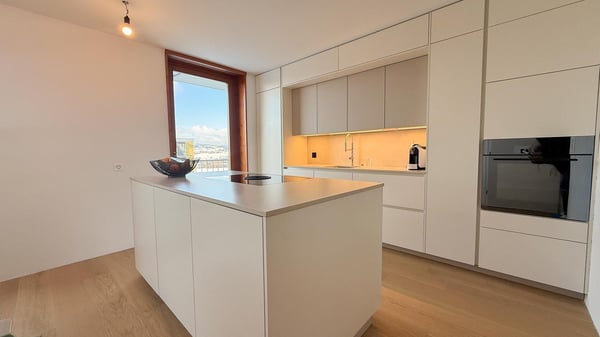 traumhaft schöne 4 1/2 Zi. Stadtwhg.mit 2 Balkons & Weitsicht 3