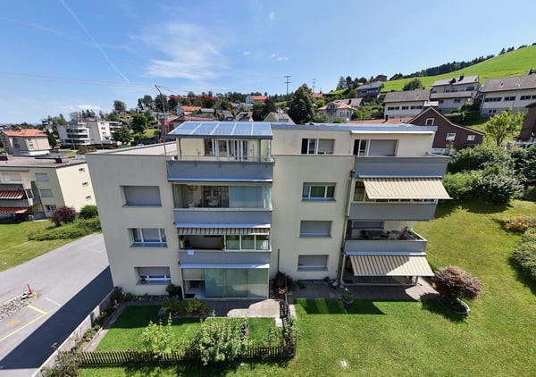 Schicke 2½-Zi.-Attika mit grosser Terrasse & Weitsicht in Grub AR 1