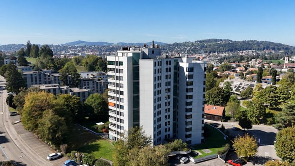 Charmante 2.5-Zimmer-Dachwohnung mit Panoramablick in St. Gallen 1