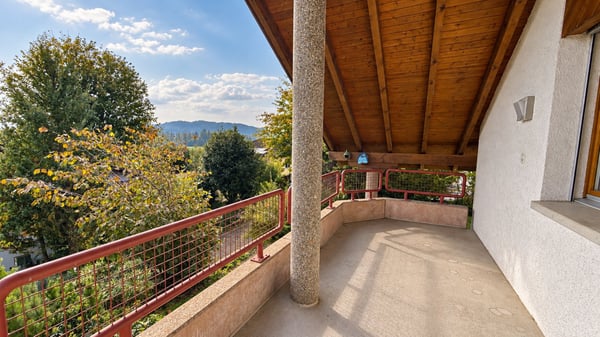 6½-Zimmer-Einfamilienhaus mit Doppelgarage und 800 m² grossem Grundstück 4