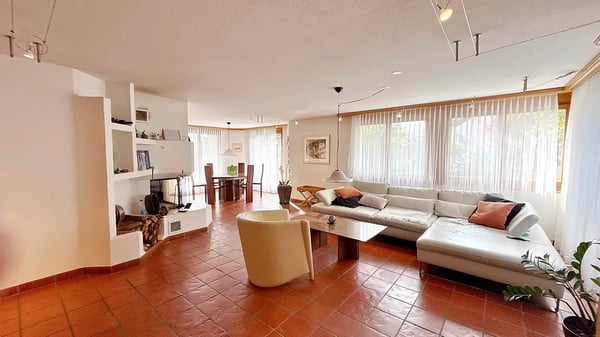 6½-Zimmer-Einfamilienhaus mit Doppelgarage und 800 m² grossem Grundstück 3