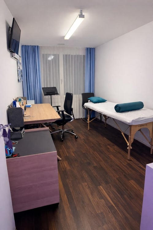 Exklusive 1½-Zimmer-Wohnung im schönen Tuggen SZ 13