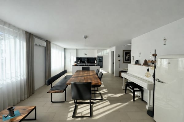 Exklusive 1½-Zimmer-Wohnung im schönen Tuggen SZ 3