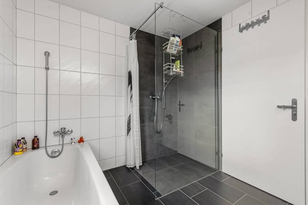 5.5-Zimmer-Eckhaus mit Garten und 2 Tiefgaragenplätzen inklusive 9