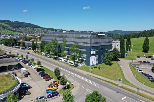 Grosse, lichtdurchflutete Büroräume an bester Lage 1