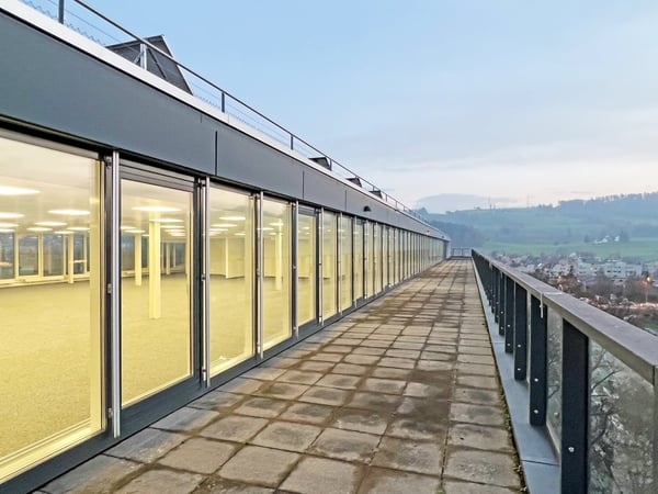 Grosse, lichtdurchflutete Büroräume an bester Lage 1