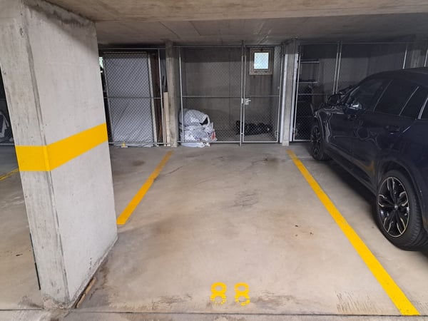 Tiefgaragenparkplatz mit Abstellplatz in Gossau zu verkaufen 2