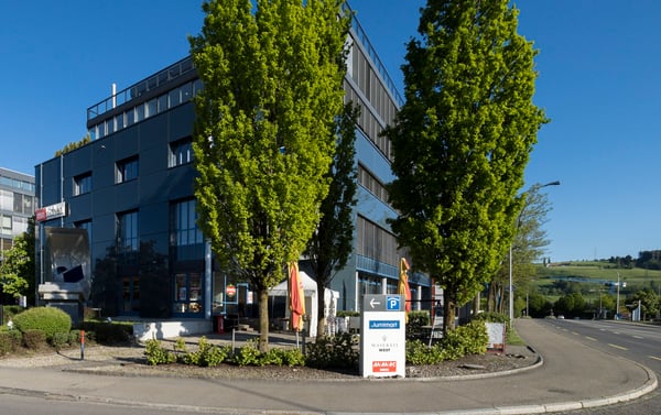 Grosse, lichtdurchflutete Büroräume an bester Lage 1