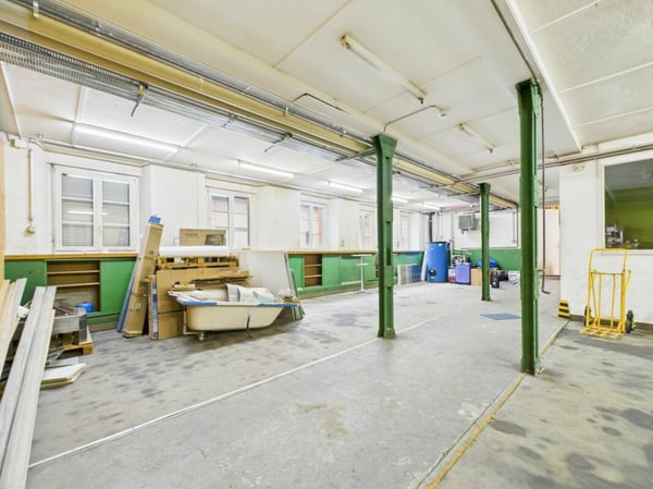 Vielseitige Liegenschaft mit Wohn und Gewerbenutzung 12