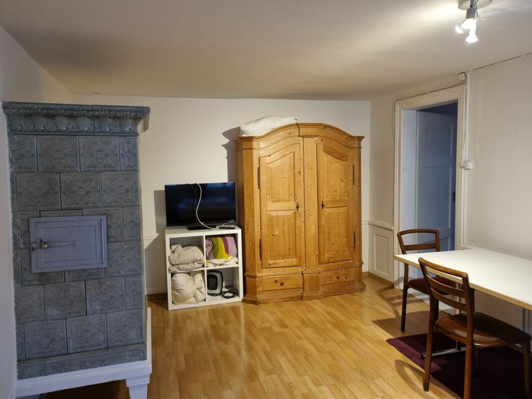 Furnished small 3-room guest house (No kitchen!)