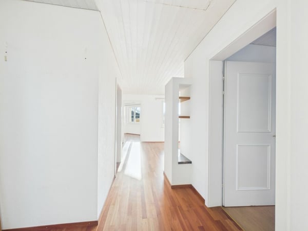 Helle Attikawohnung mit Cheminée und grossem Balkon 9