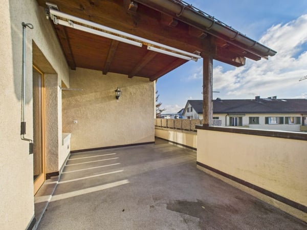 Helle Attikawohnung mit Cheminée und grossem Balkon 10