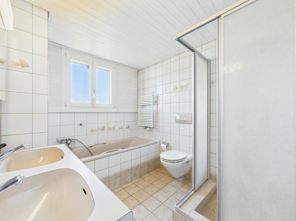 Helle Attikawohnung mit Cheminée und grossem Balkon 5