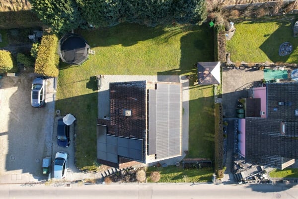 Charmantes Einfamilienhaus mit grossem Garten und Seesicht (je nach Jahreszeit) 2