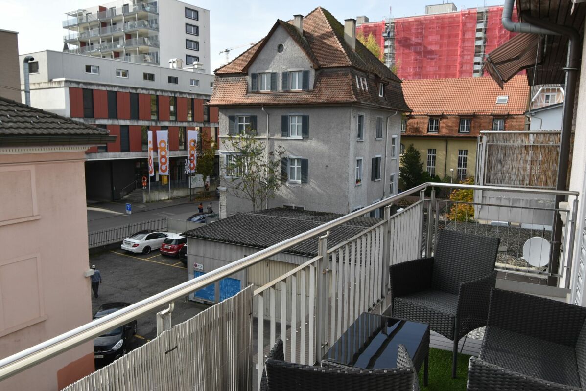 Appartamento mansardato accogliente con balcone / centro di Neuhausen
