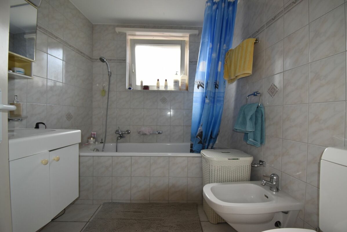 Appartamento mansardato accogliente con balcone / centro di Neuhausen