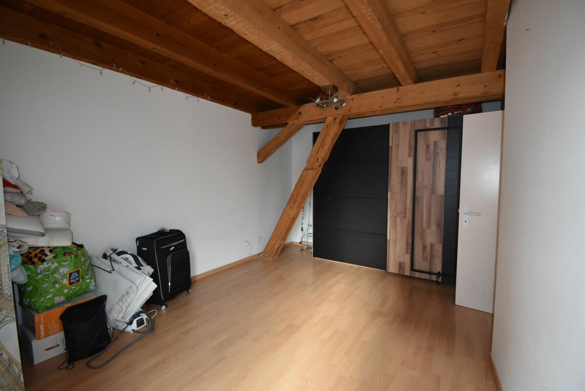 Appartamento mansardato accogliente con balcone / centro di Neuhausen