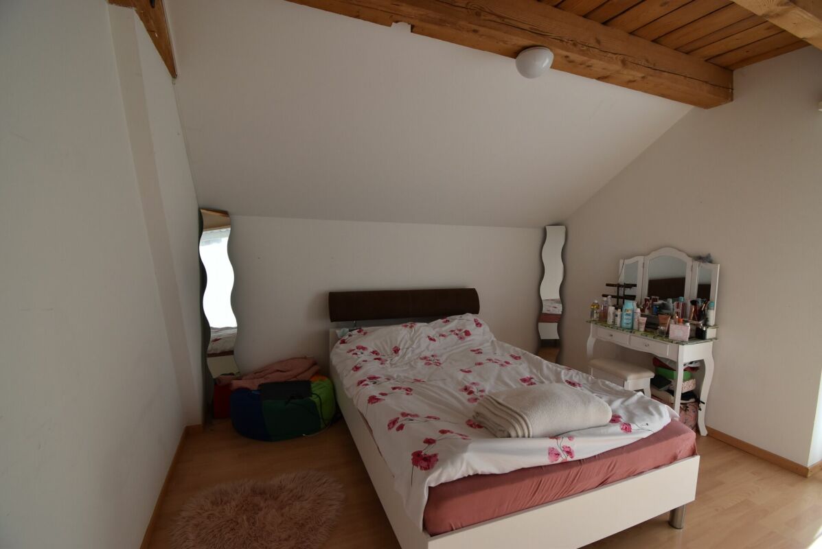 Appartamento mansardato accogliente con balcone / centro di Neuhausen