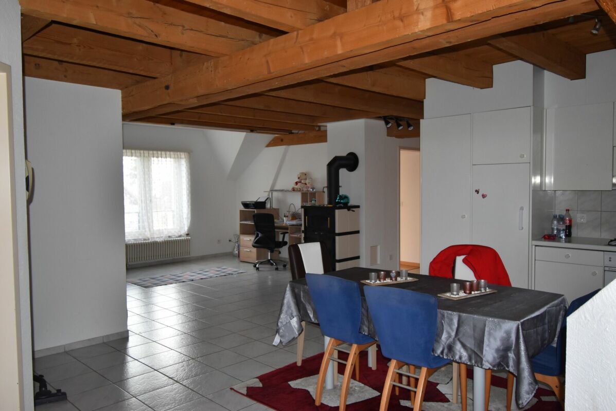 Appartamento mansardato accogliente con balcone / centro di Neuhausen