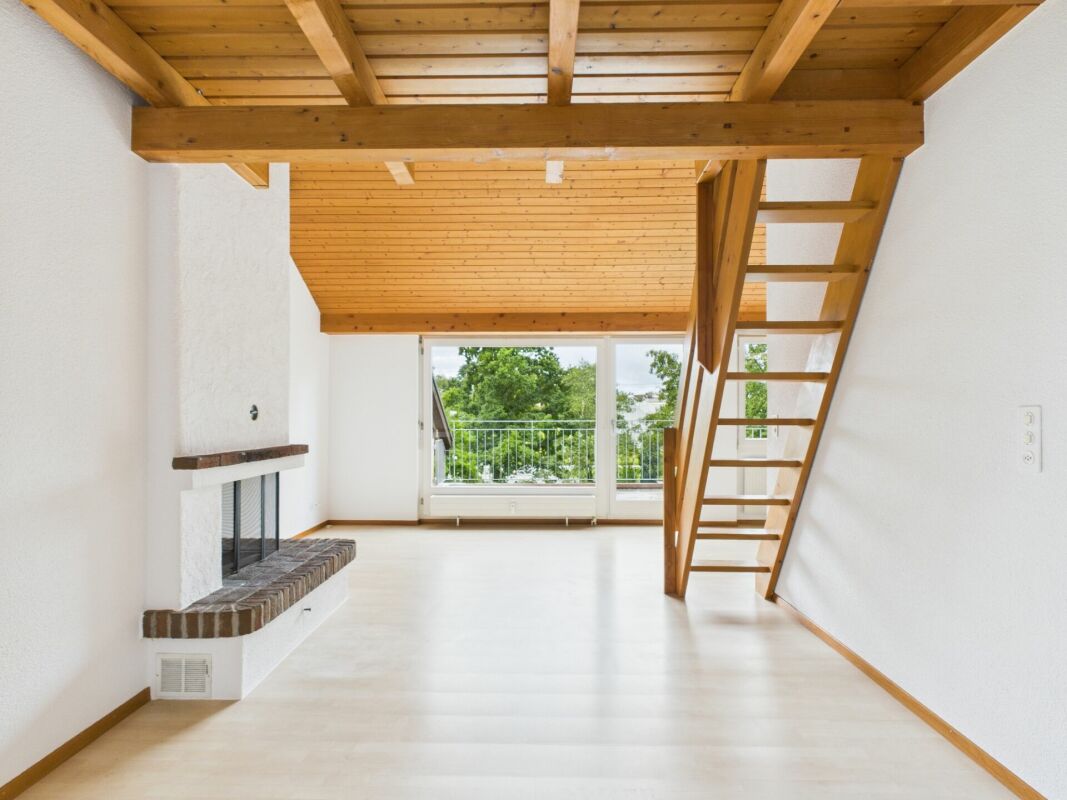 Heimelige Dachwohnung in ruhigem Wohnquartier