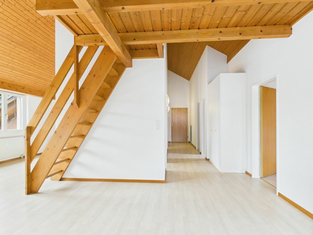 Heimelige Dachwohnung in ruhigem Wohnquartier