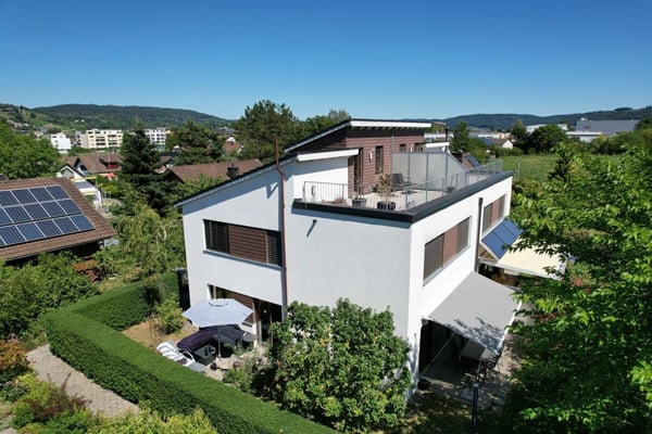 Familienfreundliche 5.5-Zimmer-Doppelhaushälfte mit Garten und Dachterrasse