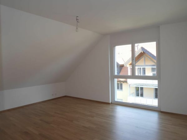 grosse 3.5-Zi-Maisonette Wohnung mit Loggia 3